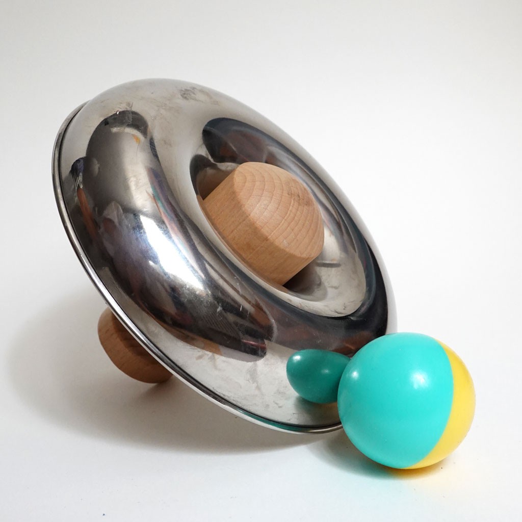 Lovevery tip & turn spinning toy